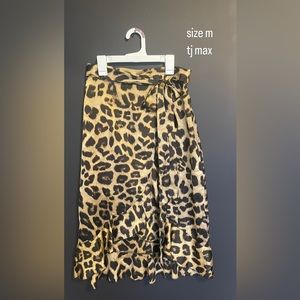 size M cheetah skirt. has a tie but doesn’t effect size. slit in front